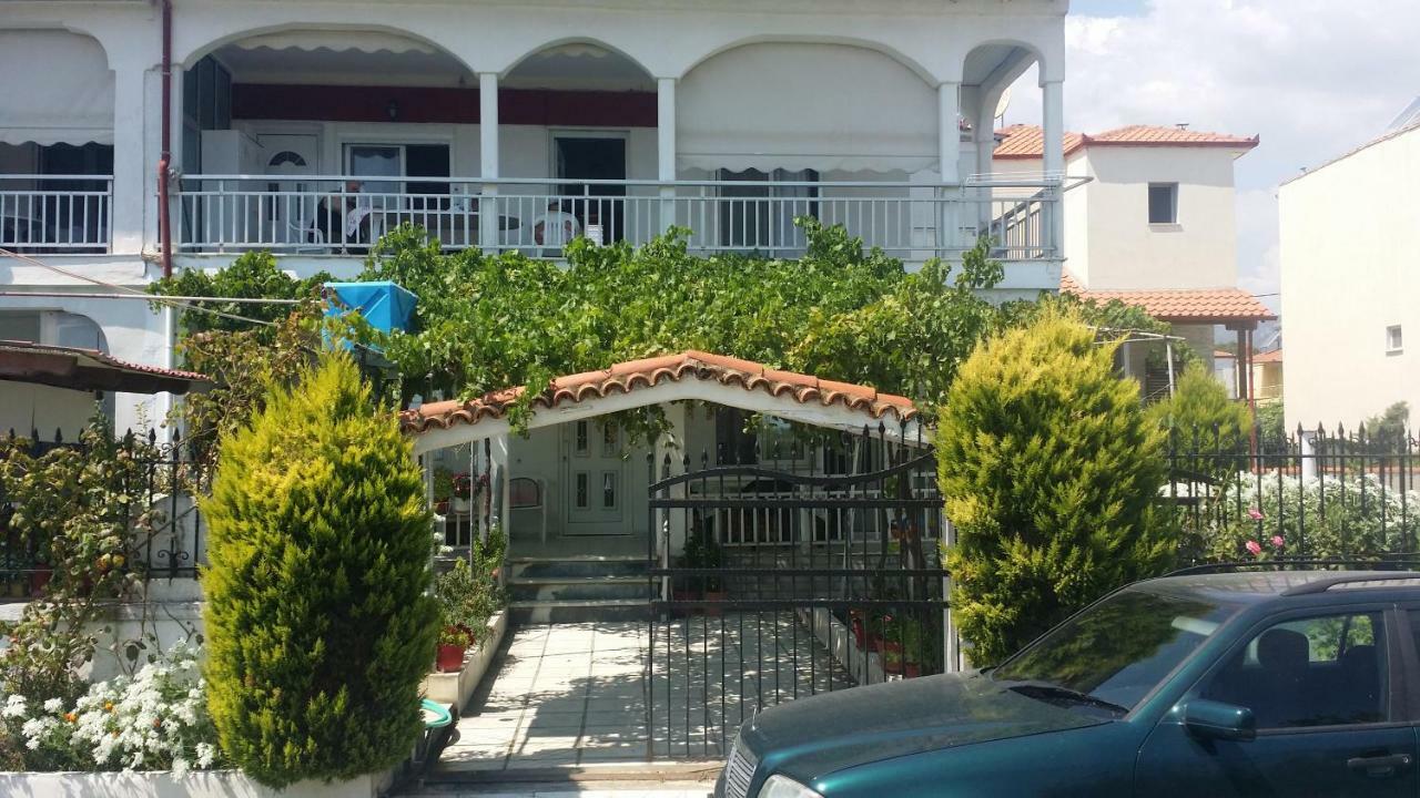 Grigorios Apartments Nea Vrasna Exterior photo