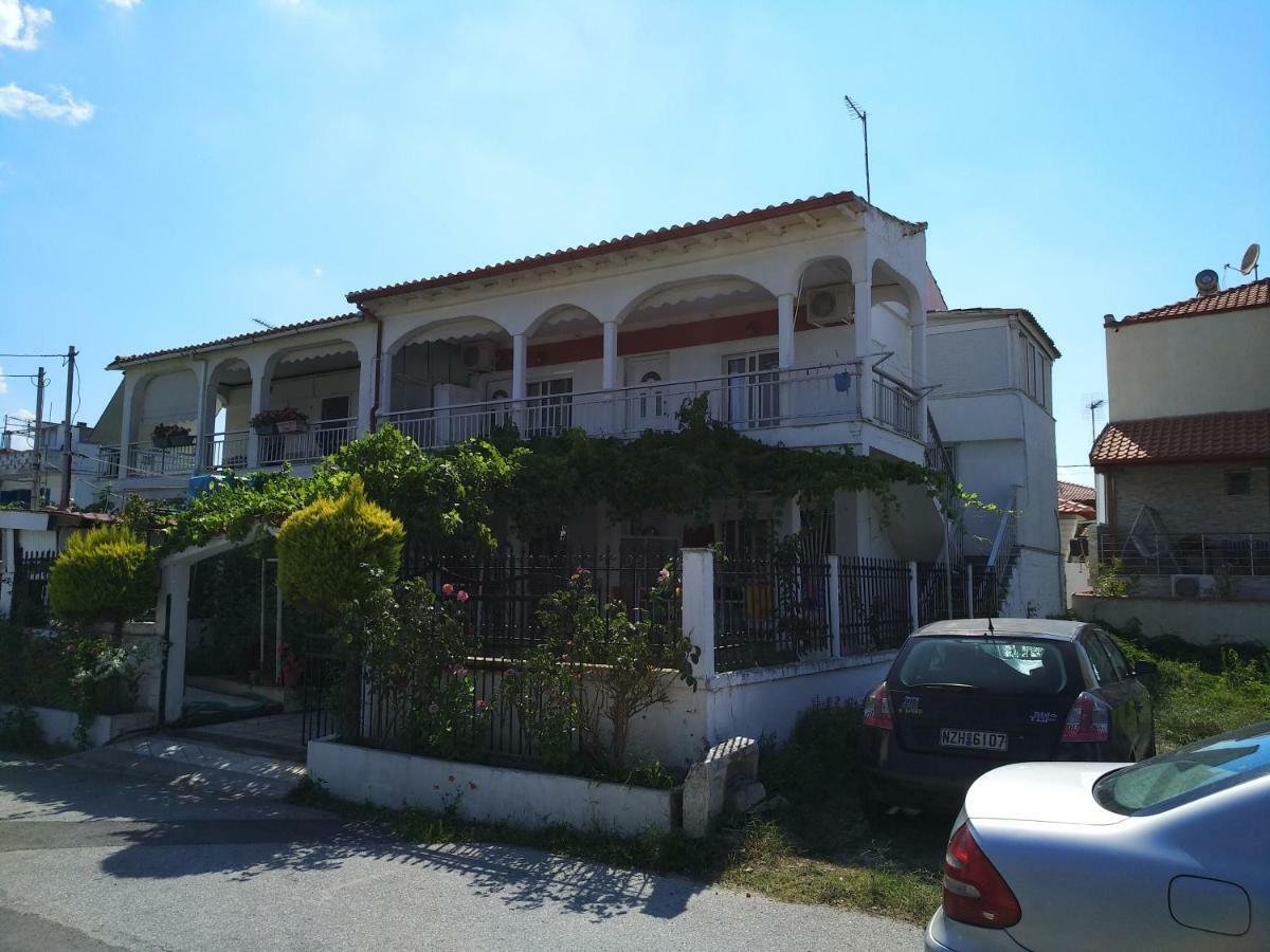 Grigorios Apartments Nea Vrasna Exterior photo