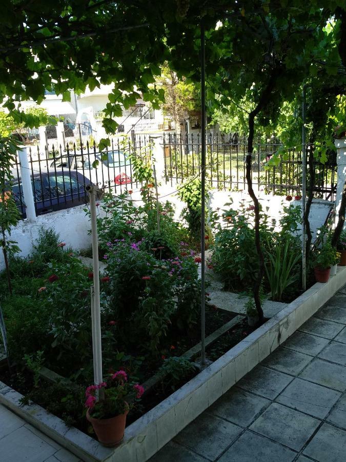 Grigorios Apartments Nea Vrasna Exterior photo