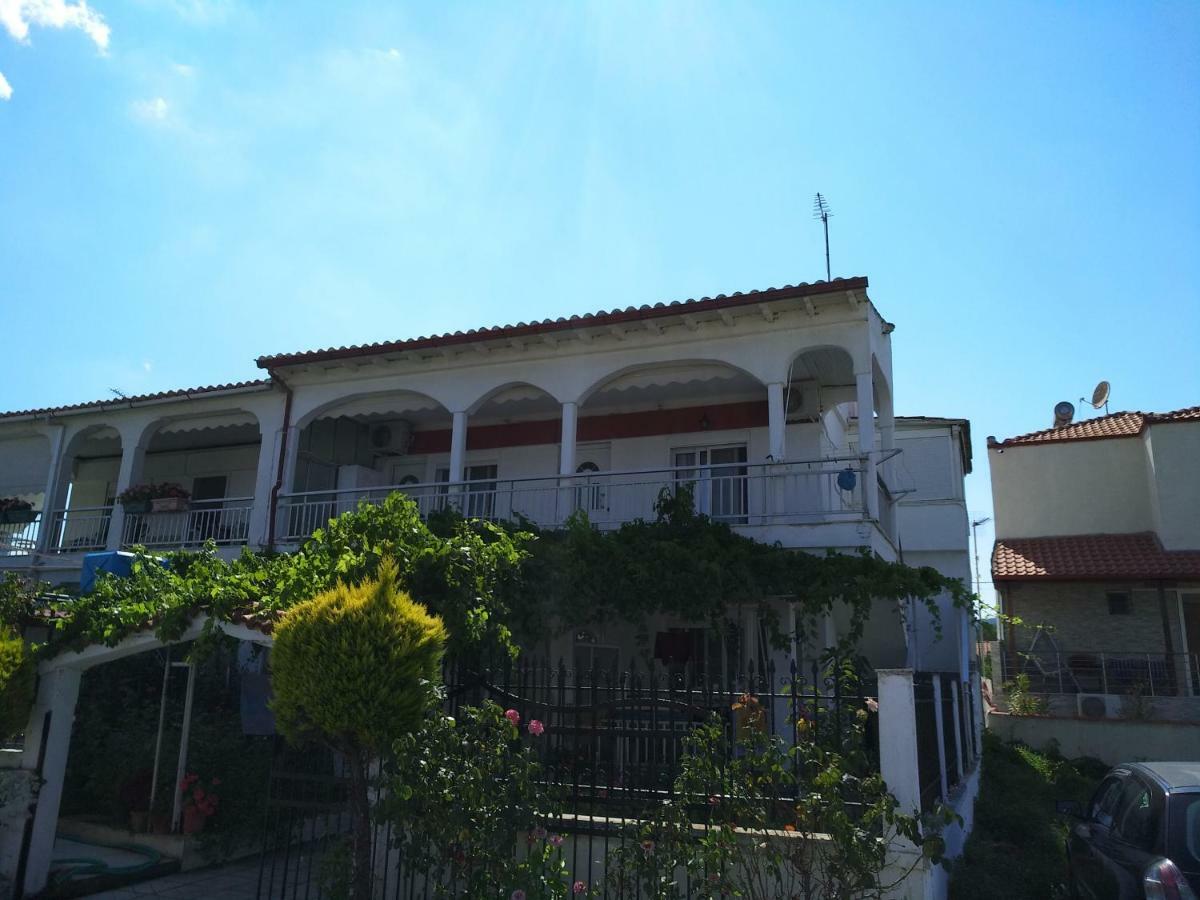 Grigorios Apartments Nea Vrasna Exterior photo